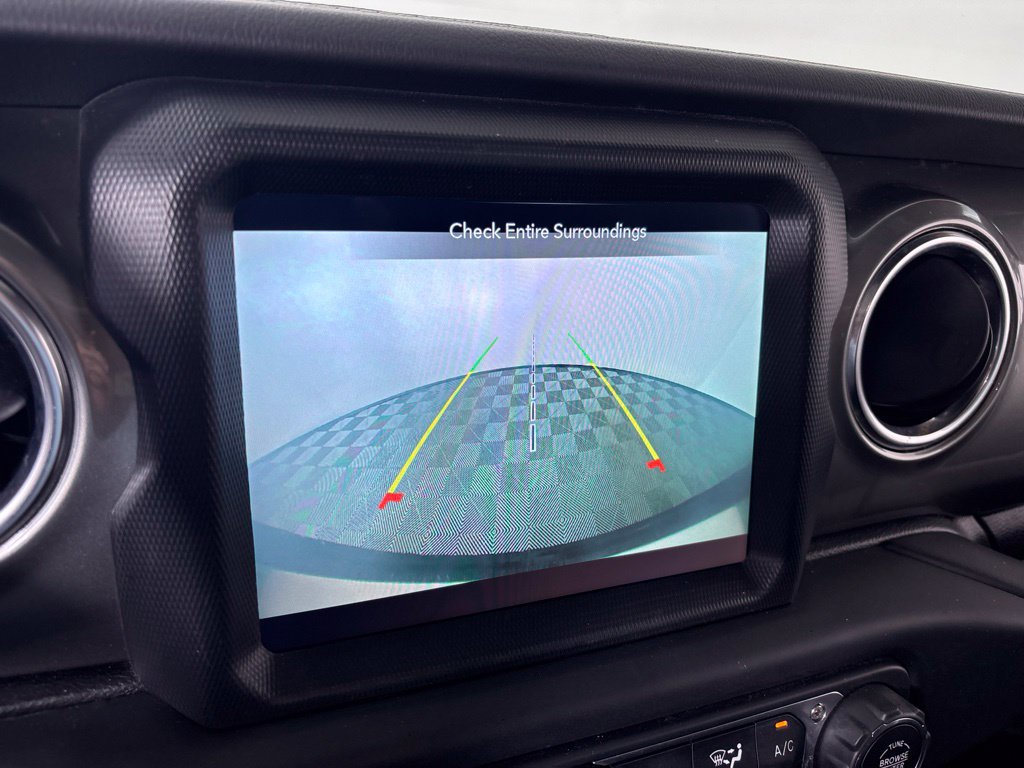 Used 2019 Jeep Wrangler Unlimited Sahara AWD/4WD image 28