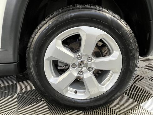 Used 2020 Jeep Compass Latitude w/ Cold Weather Group AWD/4WD image 18