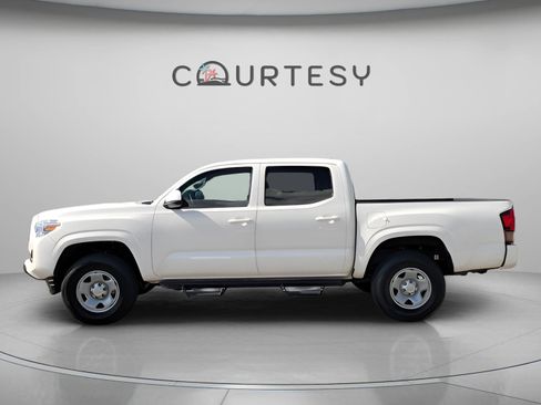 Used 2022 Toyota Tacoma SR image 2