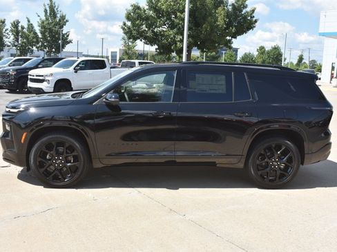 New 2026 Chevrolet Traverse RS w/ LPO, Floor Liner Package FWD image 10