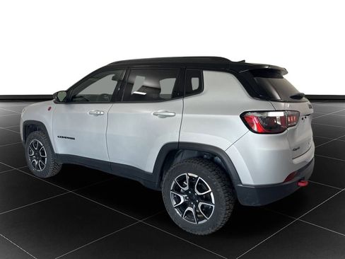 Used 2024 Jeep Compass Trailhawk image 3