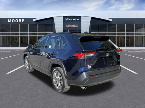 Used 2022 Toyota RAV4 XLE Premium image 7