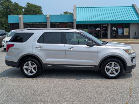 Used 2019 Ford Explorer XLT w/ Equipment Group 202A FWD image 9