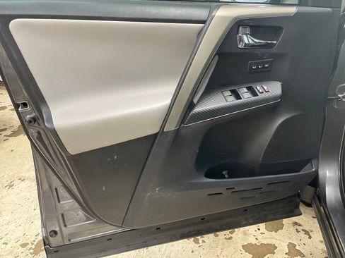 Used 2015 Toyota RAV4 Limited image 10