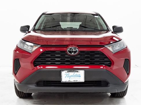 Used 2020 Toyota RAV4 LE FWD image 4
