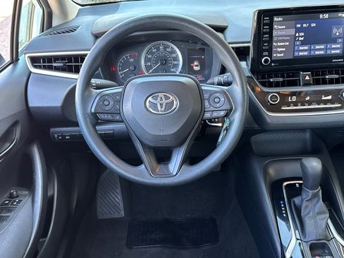 Used 2022 Toyota Corolla LE image 14