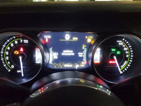 Used 2022 Jeep Wrangler Unlimited Sahara w/ Cold Weather Group image 33