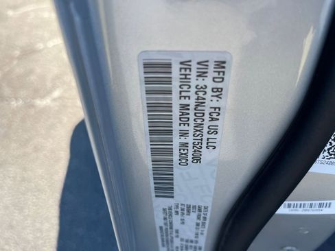 Used 2025 Jeep Compass Limited image 23