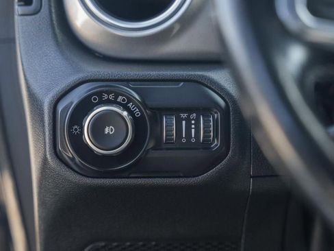 Used 2020 Jeep Wrangler Unlimited Sahara image 40