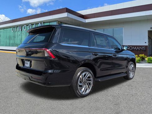 New 2026 Lincoln Navigator Premiere AWD/4WD image 4