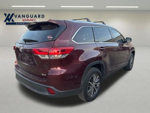 Used 2019 Toyota Highlander XLE image 3
