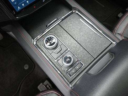 Used 2023 Ford Expedition Limited AWD/4WD image 28