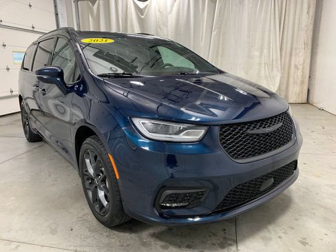 Used 2021 Chrysler Pacifica Touring-L w/ S Appearance Package AWD/4WD image 14