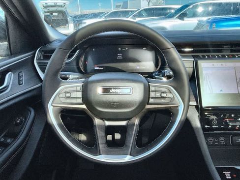 New 2025 Jeep Grand Cherokee L Limited w/ Luxury Tech Group II AWD/4WD image 18