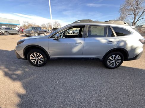Used 2022 Subaru Outback Premium image 4
