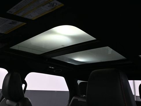 Used 2025 Ford Explorer ST image 40