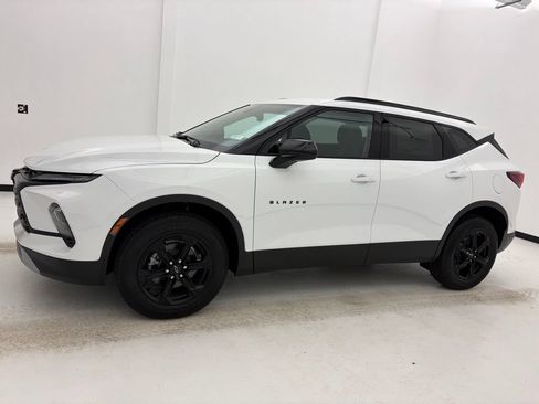 New 2026 Chevrolet Blazer LT w/ Convenience Package FWD image 17