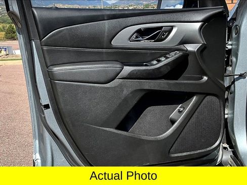 Used 2023 Chevrolet Traverse LT image 18