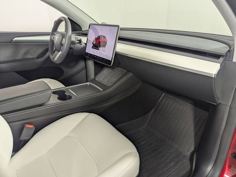 Used 2024 Tesla Model Y Long Range image 35