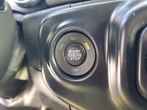 Used 2021 Jeep Wrangler Unlimited Sahara image 31
