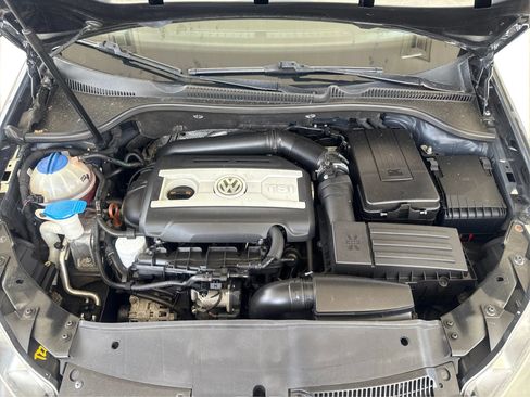 Used 2012 Volkswagen GTI 4-Door image 14