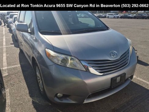 Used 2015 Toyota Sienna XLE w/ XLE Navigation Package FWD image 1