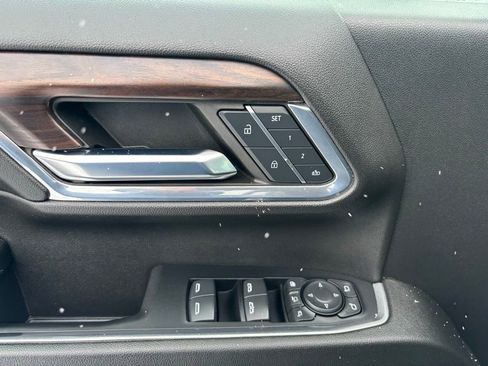 Used 2024 GMC Sierra 2500 SLT w/ SLT Premium Package image 15