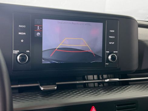 Used 2024 Kia Carnival LX image 13