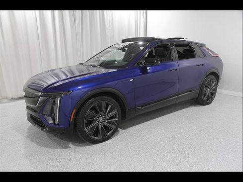 Used 2025 Cadillac Lyriq Sport AWD/4WD image 3