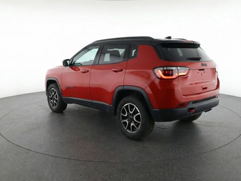 Used 2025 Jeep Compass Trailhawk image 6