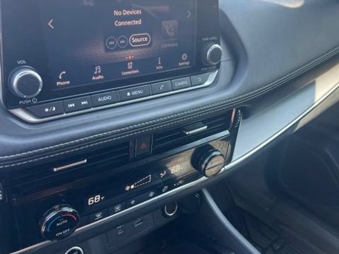 Used 2022 Nissan Rogue SV FWD image 15