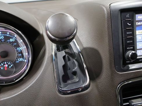 Used 2015 Chrysler Town & Country Touring w/ Driver Convenience Group FWD image 38