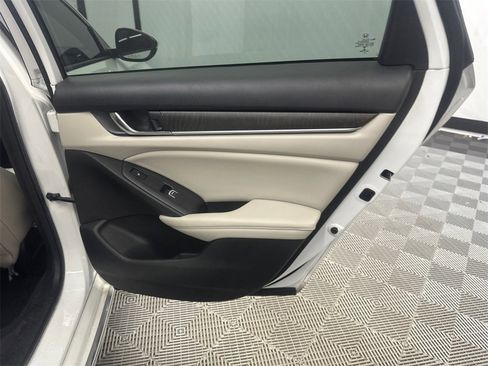 Used 2021 Honda Accord Touring image 18