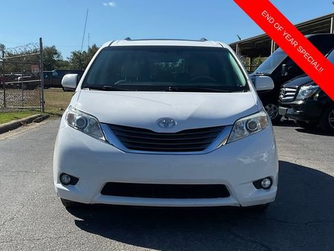 Used 2011 Toyota Sienna XLE image 2