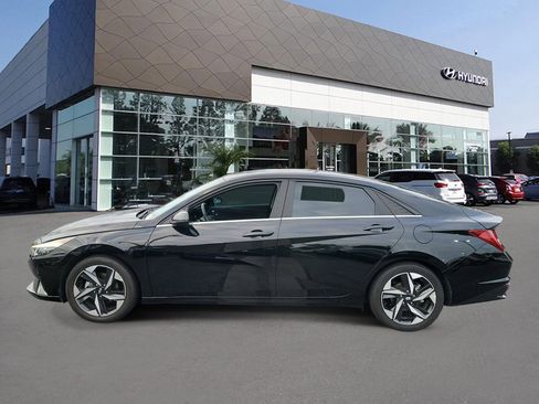 Certified 2023 Hyundai Elantra Limited w/ Cargo Package FWD image 3