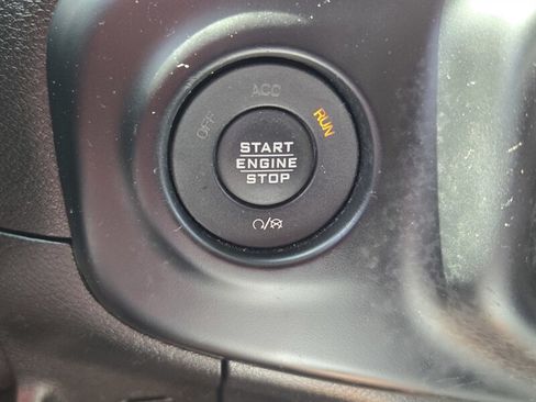 Used 2020 Jeep Wrangler Unlimited Sahara w/ Cold Weather Group AWD/4WD image 18