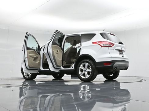 Used 2015 Ford Escape SE image 3