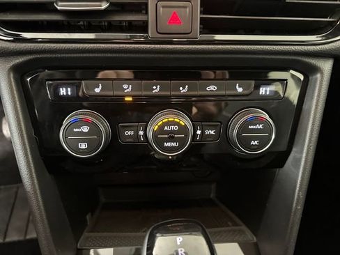 Used 2024 Volkswagen Taos SE image 23