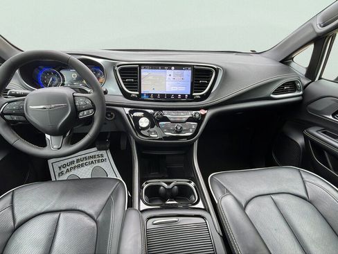 Used 2026 Chrysler Pacifica Limited w/ S Appearance Package FWD image 9