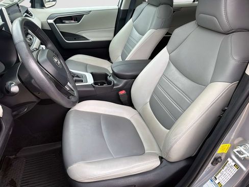Used 2022 Toyota RAV4 XLE Premium AWD/4WD image 21
