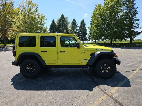 Used 2024 Jeep Wrangler Unlimited AWD/4WD image 7