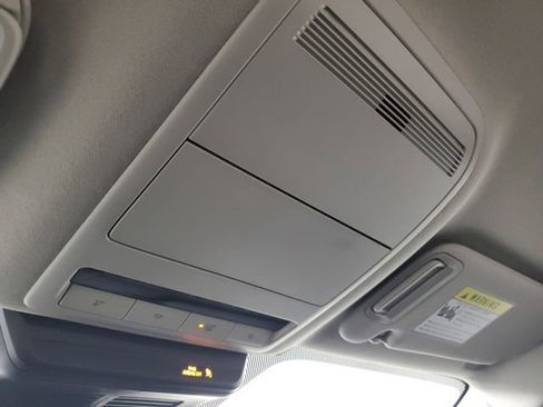 Used 2025 MAZDA MAZDA3 s image 33