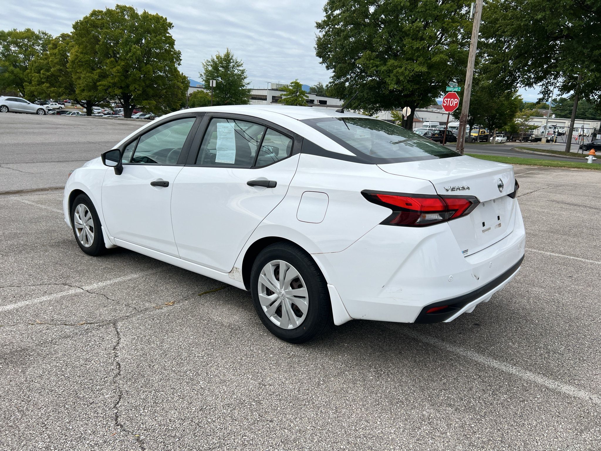 Used 2021 Nissan Versa S FWD image 5