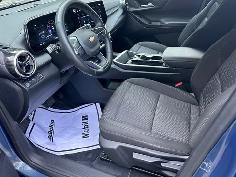 Used 2025 Chevrolet Equinox LT w/ Safety and Technology Package FWD image 10