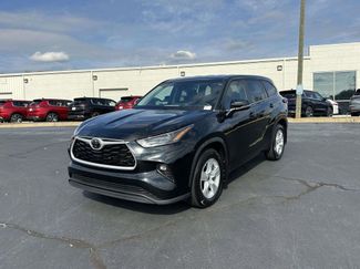 Used 2023 Toyota Highlander LE video 3