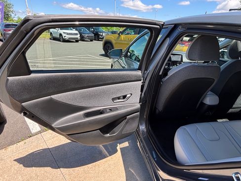 Used 2024 Hyundai Elantra Limited FWD image 37