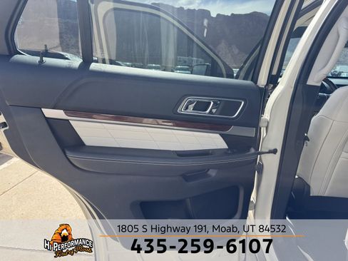 Used 2018 Ford Explorer Platinum image 43