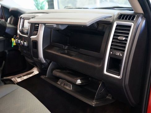 Used 2018 RAM 1500 Classic SLT image 34