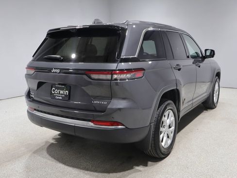 Certified 2023 Jeep Grand Cherokee Limited w/ Luxury Tech Group II AWD/4WD image 3
