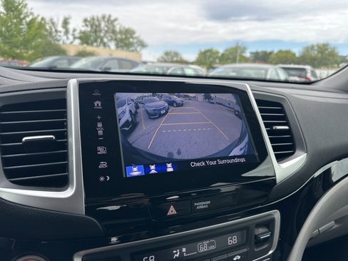 Used 2017 Honda Pilot Touring image 32